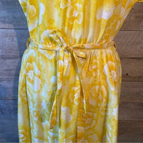🇨🇦 Vintage Sanway women's yellow  & white Hawaiian dress in size medium‎ - Picture 5 of 8